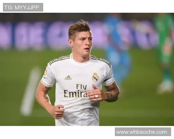 全球足球巨星风采全景图鉴汇聚各路传奇球员精彩瞬间